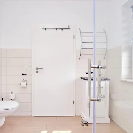 Ruegenblick Haushaelfte Stahlbrode