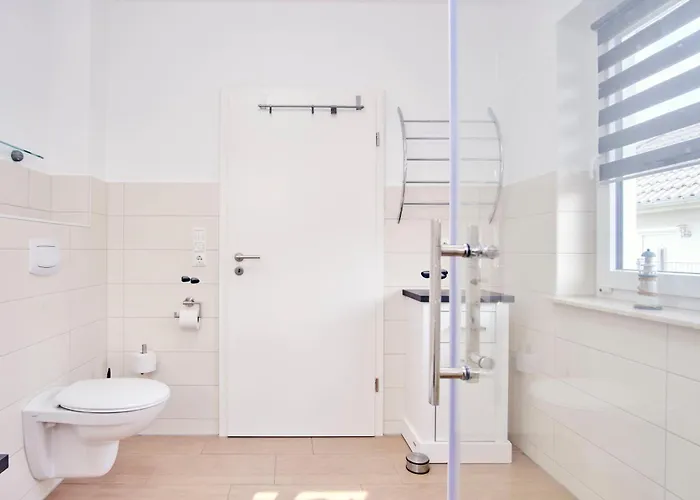 Ruegenblick Haushaelfte Stahlbrode